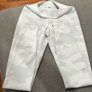 Alo white camo leggings